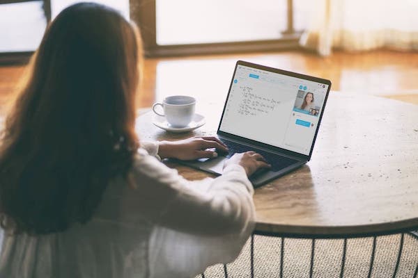 girl with laptop